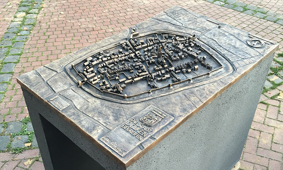 Dülkener Geschichte in Bronze gegossen