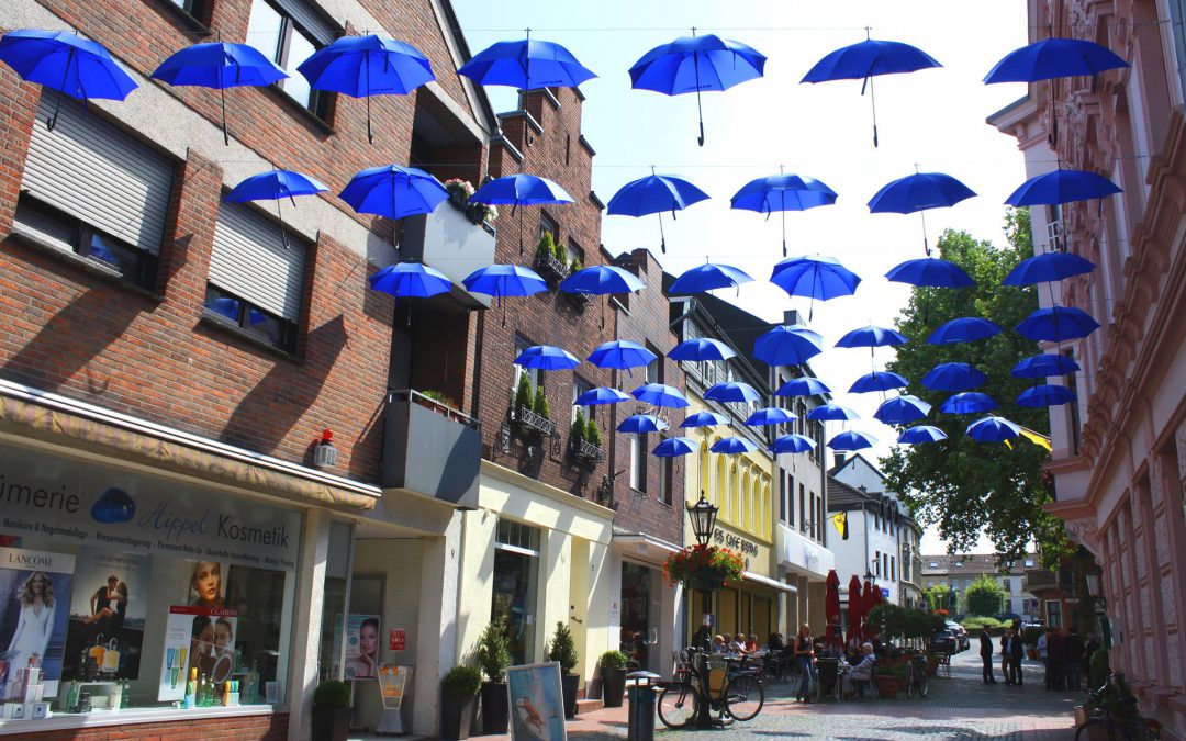 Mach mal Blau(ensteinstraße)