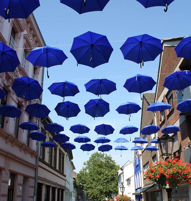 Demontage der Schirme an der Blauensteinstraße